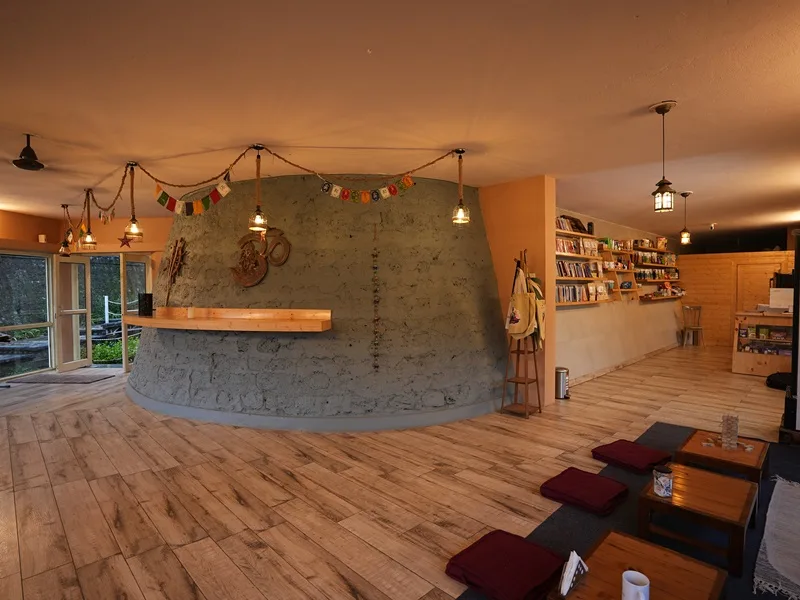 Peaceful yoga library for students at Rishikesh Yogpeeth