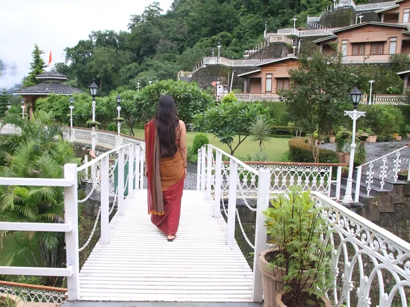 Spiritual yoga retreat experience in India with daily meditation