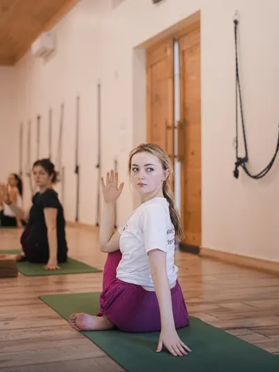 Join the Best Yoga Retreat in Rishikesh – Book Your Spot Participants enjoying a relaxing yoga retreat program in Rishikesh