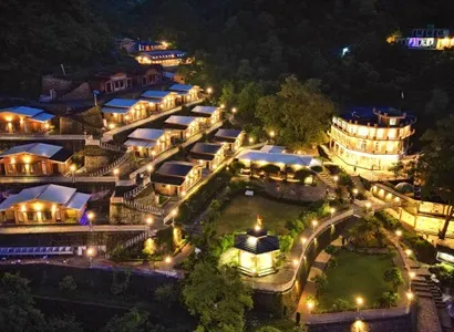 Accommodation in India at Yoga School Rishikesh Yogpeeth Rishikesh Yogpeeth offers private & twin-shared rooms for those interested in studying yoga in India.