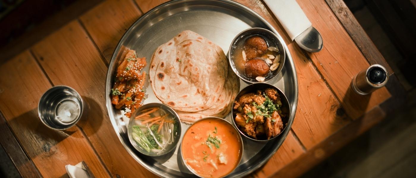 Sattvic vegetarian Indian thali meal served at Rishikesh Yogpeeth ashram during residential yoga teacher training 