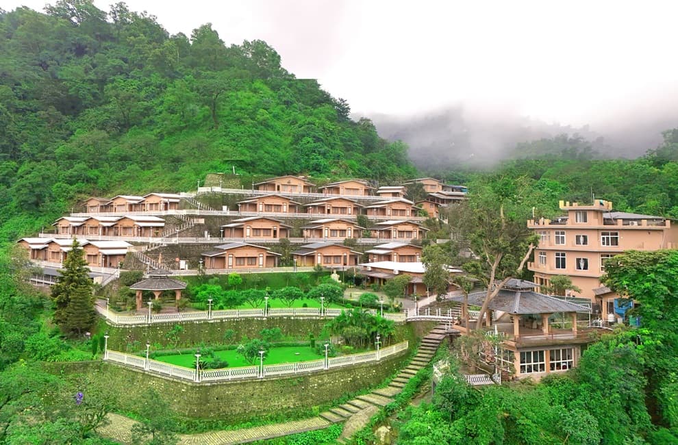 Peaceful yoga retreat center in Rishikesh surrounded by nature