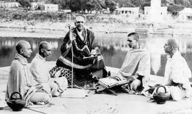 Swami Sivananda Saraswati Yoga guru Swami Sivananda Saraswati established himself as a spiritual teacher and a proponent of Vedanta.