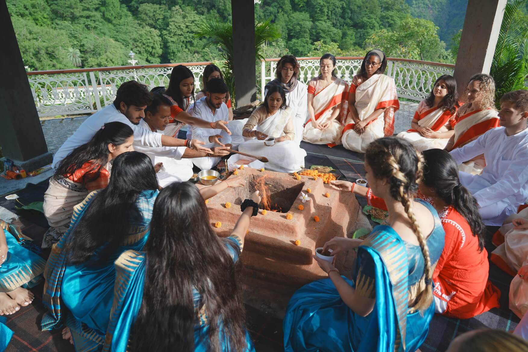 yoga-ashrams-and-retreat-centers-in-rishikesh-india