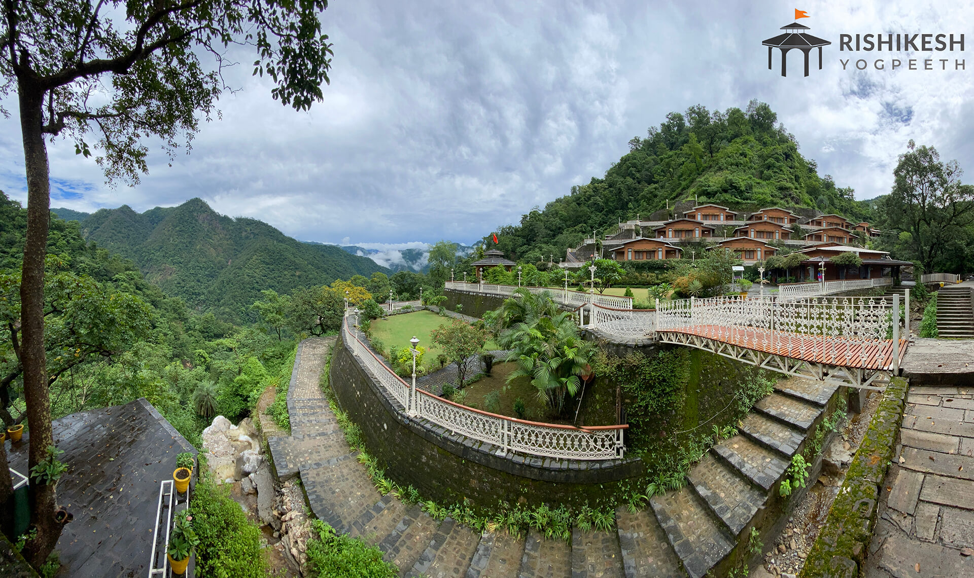 yoga-ashram-in-rishikesh-india