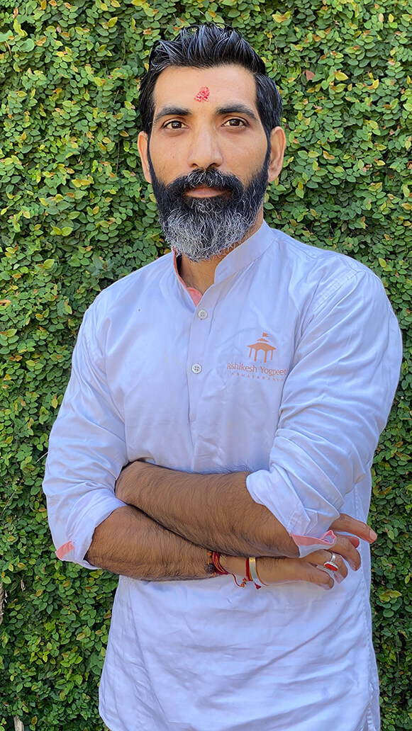 Amit Saklani - Yoga Instructor @ Rishikeshyogpeeth