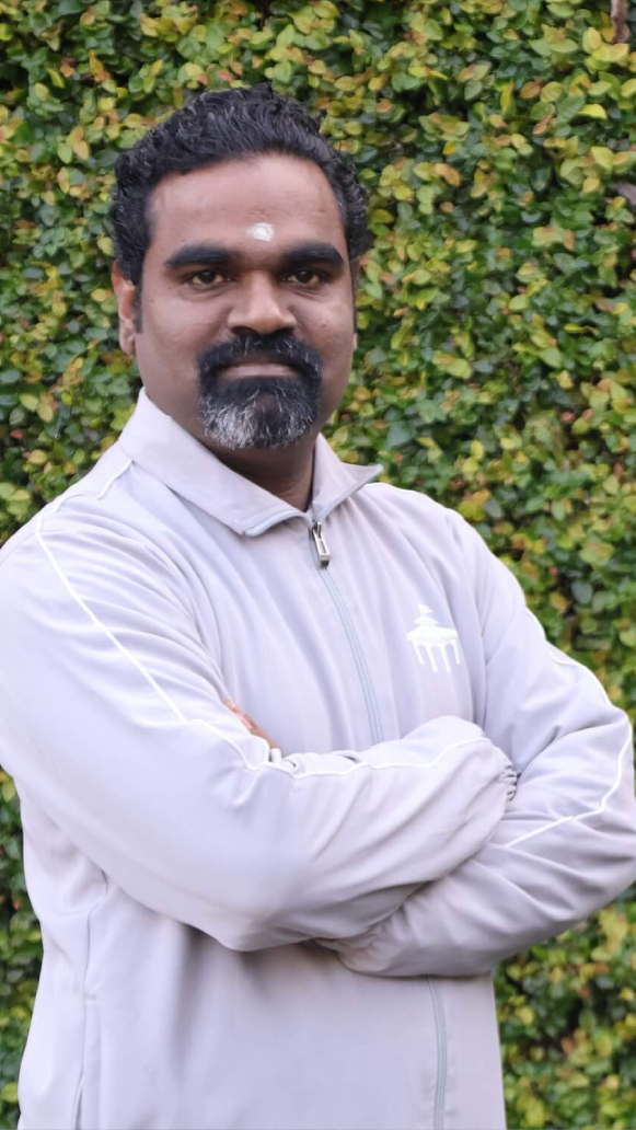 Dr Vivek Pettikattil Murali - Yoga Instructor @ Rishikeshyogpeeth